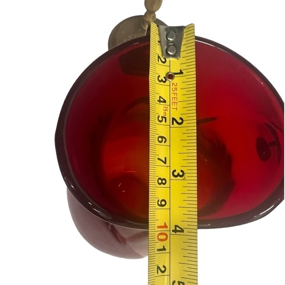 Vintage ruby red glass flower vase with tulip design. - Picture 3 of 7